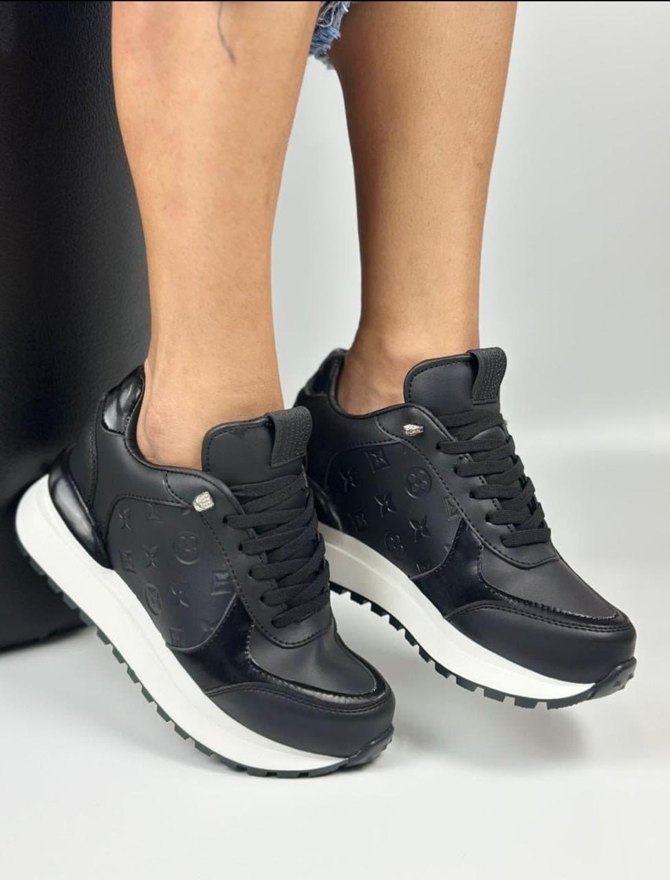 TENIS BETTY